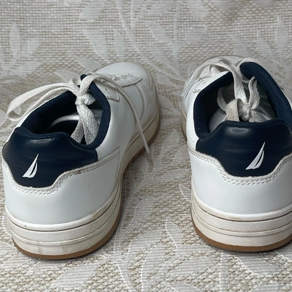 Nautica Men's White and Navy Sneakers 6
